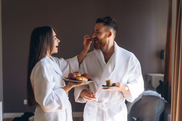 guy-girl-bathrobe-girl-feeds-guy-fruit (1)